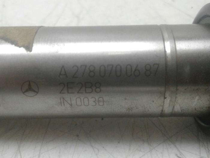 Injector (benzine injectie) van een Mercedes-Benz E (C207) E-550 V8 32V 2011