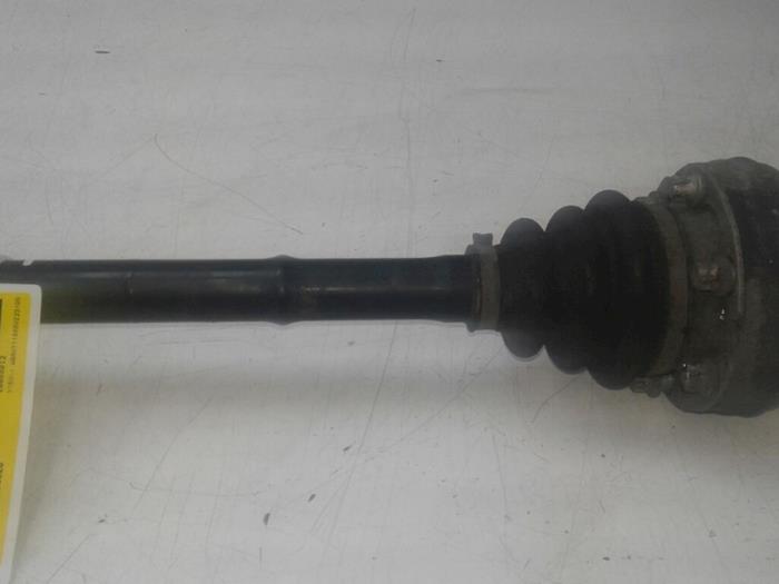 Aandrijfas rechts-achter van een BMW X1 (E84) sDrive 20d 2.0 16V 2014