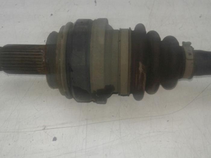 Aandrijfas rechts-achter van een BMW X1 (E84) sDrive 20d 2.0 16V 2014