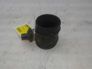 Gebruikte Luchthoeveelheidsmeter Opel Astra J Sports Tourer (PD8/PE8/PF8) 1.7 CDTi 16V Prijs € 59,00 Margeregeling aangeboden door Wessel Parts & Service B.V.