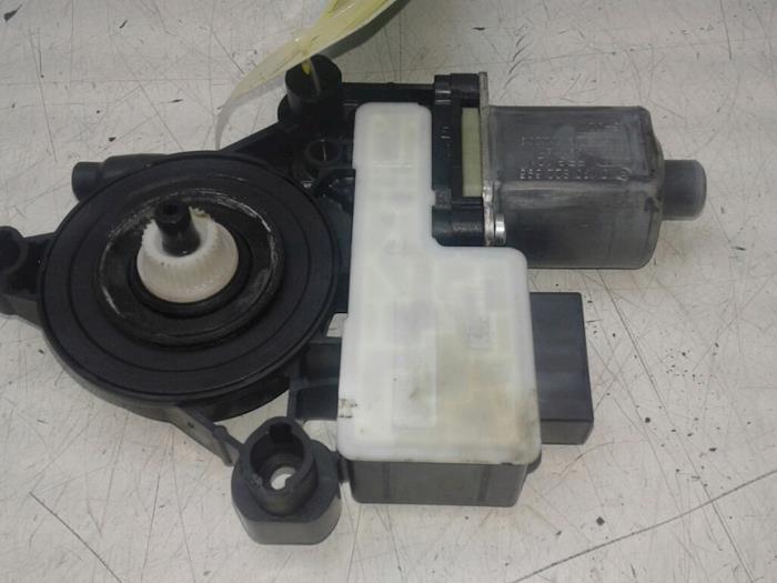 VOLKSWAGEN Golf Sportsvan 1 generation (2014-2019) Front Left Door Window Regulator Motor 5Q0959811 14723376