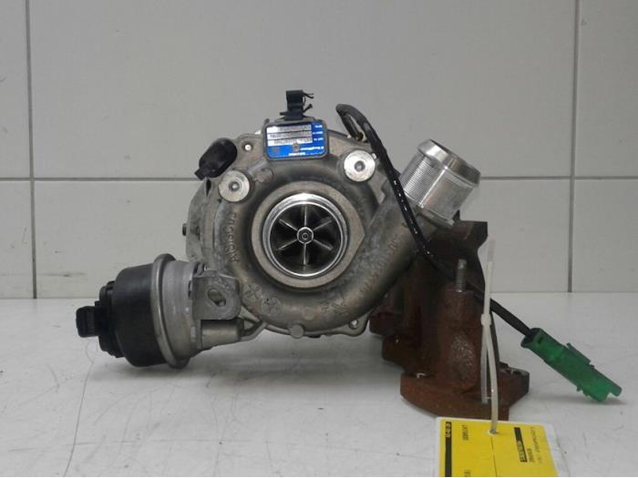 Gebruikte G-lader Ford Kuga II (DM2) Prijs € 236,25 Margeregeling aangeboden door Wessel Parts & Service B.V.