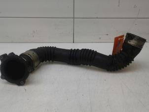 Gebruikte Intercooler Slang Mercedes A (W176) 1.8 A-180 CDI 16V Autom. Prijs € 39,00 Margeregeling aangeboden door Wessel Parts & Service B.V.