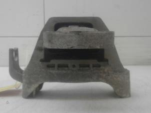 Gebruikte Motorrubber Opel Astra J Sports Tourer (PD8/PE8/PF8) 1.3 CDTI 16V ecoFlex Prijs € 39,00 Margeregeling aangeboden door Wessel Parts & Service B.V.