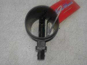 Gebruikte Luchthoeveelheidsmeter Opel Astra J Sports Tourer (PD8/PE8/PF8) 1.3 CDTI 16V ecoFlex Prijs € 49,00 Margeregeling aangeboden door Wessel Parts & Service B.V.
