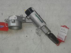 Gebruikte Afstands Bediening Set Opel Astra J Sports Tourer (PD8/PE8/PF8) 1.3 CDTI 16V ecoFlex Prijs op aanvraag aangeboden door Wessel Parts & Service B.V.