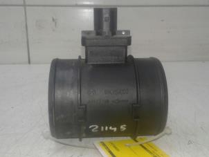 Gebruikte Luchthoeveelheidsmeter Opel Astra J Sports Tourer (PD8/PE8/PF8) 1.7 CDTi 16V Prijs € 55,00 Margeregeling aangeboden door Wessel Parts & Service B.V.