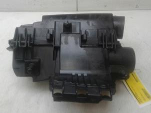 Gebruikte Luchtfilterhuis Mercedes E (C207) E-200 CGI 16V BlueEfficiency Prijs € 69,00 Margeregeling aangeboden door Wessel Parts & Service B.V.