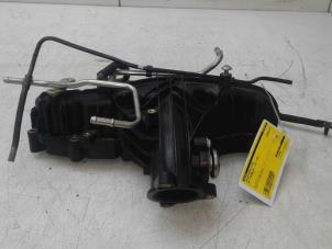 Gebruikte Inlaatspruitstuk Volkswagen Tiguan (5N1/2) 2.0 TDI 16V Blue Motion Prijs € 95,00 Margeregeling aangeboden door Wessel Parts & Service B.V.