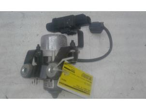 Gebruikte Vacuumpomp Rembekrachtiging Opel Corsa IV 1.4 16V Prijs € 59,00 Margeregeling aangeboden door Wessel Parts & Service B.V.