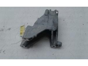 Gebruikte Motorrubber Volkswagen Crafter 2.0 TDI 16V Prijs € 49,00 Margeregeling aangeboden door Wessel Parts & Service B.V.