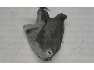 Gebruikte Motorrubber Volkswagen Crafter 2.0 TDI 16V Prijs € 49,00 Margeregeling aangeboden door Wessel Parts & Service B.V.