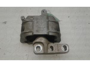 Gebruikte Motorrubber Volkswagen Jetta III (1K2) 2.0 GLI 16V Prijs € 49,00 Margeregeling aangeboden door Wessel Parts & Service B.V.