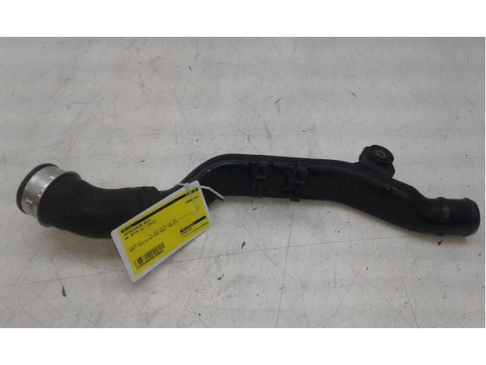 Gebruikte Intercooler Buis Volkswagen Jetta III (1K2) 2.0 GLI 16V Prijs € 61,95 Margeregeling aangeboden door Wessel Parts & Service B.V.