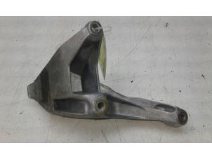 Gebruikte Motorsteun Audi A4 Avant (B8) 2.0 TDI 16V Prijs € 49,00 Margeregeling aangeboden door Wessel Parts & Service B.V.