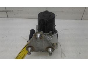 Gebruikte ABS Pomp Mercedes CLK (C208) 2.0 200 16V Prijs € 49,00 Margeregeling aangeboden door Wessel Parts & Service B.V.