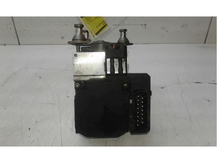 Gebruikte ABS Pomp Mercedes E (W210) 3.0 E-300D Turbo 24V Prijs € 156,45 Margeregeling aangeboden door Wessel Parts & Service B.V.