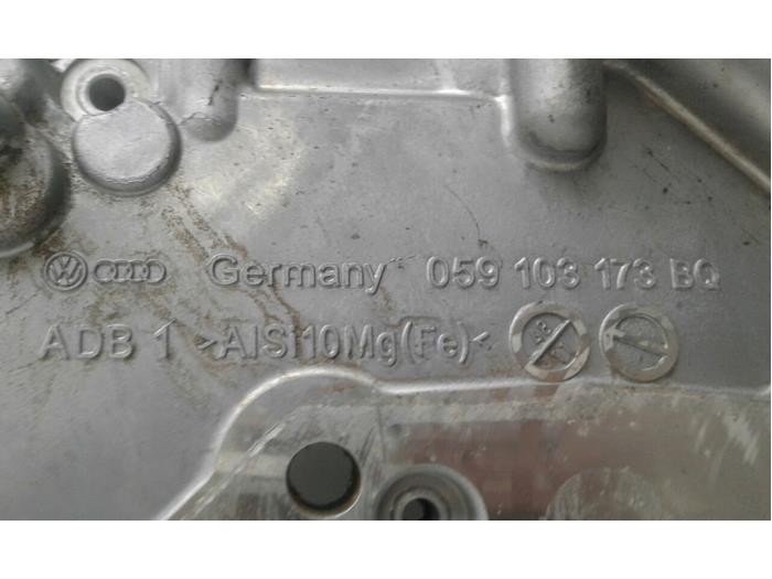 Distributiedeksel van een Audi A6 (C7) 3.0 TDI V6 24V Quattro 2012