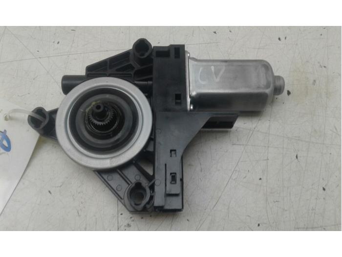 VOLVO V60 1 generation (2010-2020) Moteur de commande de vitre de porte avant droite 966268103 17338901