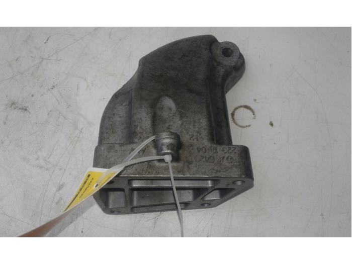 Gebruikte Motorsteun Mercedes E (C207) E-350 CDI V6 24V Prijs € 61,95 Margeregeling aangeboden door Wessel Parts & Service B.V.