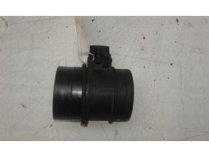 Gebruikte Luchthoeveelheidsmeter Opel Omega B Caravan (21/22/23) 2.5 DTI 24V Prijs € 55,00 Margeregeling aangeboden door Wessel Parts & Service B.V.