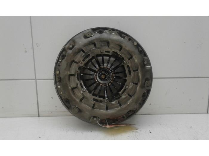 Gebruikte Vliegwiel Mercedes C (W203) 2.2 C-200 CDI 16V Prijs € 183,75 Margeregeling aangeboden door Wessel Parts & Service B.V.
