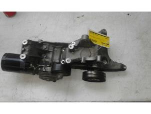 Gebruikte Dynamosteun boven Audi A4 Avant Quattro (B8) 2.0 TFSI 16V Prijs € 99,00 Margeregeling aangeboden door Wessel Parts & Service B.V.