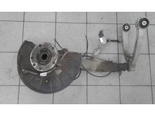 Gebruikte Fusee links-voor Audi Q7 (4LB) 3.0 TDI V6 24V Prijs € 175,00 Margeregeling aangeboden door Autobedrijf G.H. Wessel B.V.