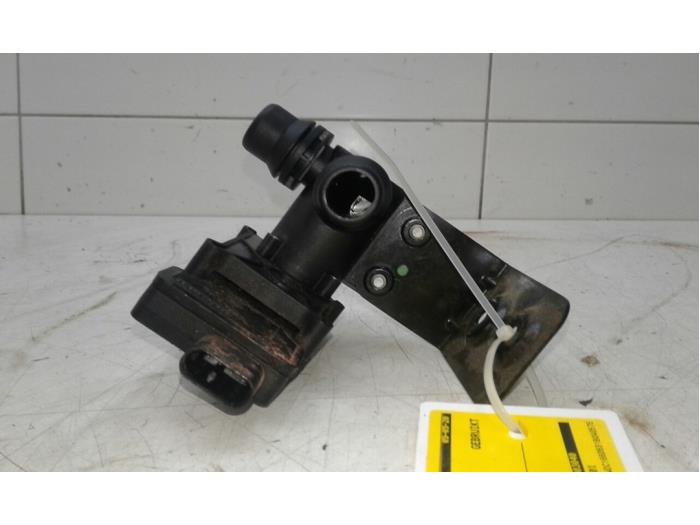 Gebruikte Waterpomp Mercedes GLE (W166) 500 e 3.0 V6 24V 4-Matic Prijs € 208,95 Margeregeling aangeboden door Wessel Parts & Service B.V.