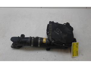 Gebruikte Luchtfilterhuis Mercedes GLE (W166) 500 e 3.0 V6 24V 4-Matic Prijs € 99,00 Margeregeling aangeboden door Wessel Parts & Service B.V.