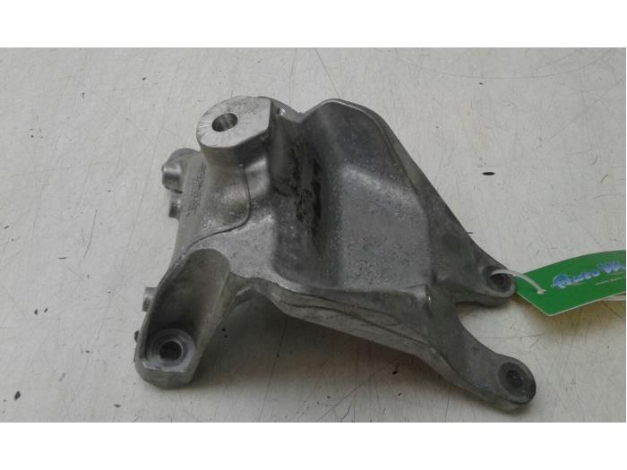 Gebruikte Motorsteun Audi A4 Allroad Quattro (B9) 3.0 TDI V6 24V Prijs € 47,25 Margeregeling aangeboden door Wessel Parts & Service B.V.