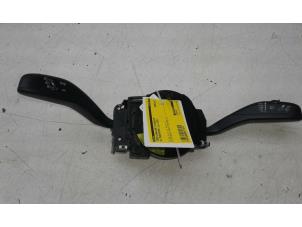 Gebruikte Licht + Raw Schakelaar Volkswagen Transporter T6 2.0 TDI 204 Prijs € 99,00 Margeregeling aangeboden door Wessel Parts & Service B.V.