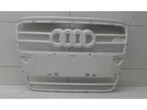 Nieuwe Grille Audi A6 (C6) 2.0 TDI 16V Prijs € 71,39 Inclusief btw aangeboden door Wessel Parts & Service B.V.