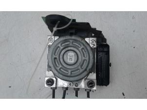 Gebruikte ABS Pomp Volkswagen Touran (5T1) 1.6 TDI SCR BlueMotion Technology Prijs € 299,00 Margeregeling aangeboden door Wessel Parts & Service B.V.