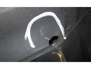 Gebruikte Luchtfilterhuis Mercedes E (W210) 3.2 E-320 CDI 24V Prijs op aanvraag aangeboden door Wessel Parts & Service B.V.