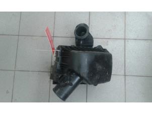 Gebruikte Luchtfilterhuis Opel Mokka/Mokka X 1.6 16V EcoFlex 4x2 Prijs € 55,00 Margeregeling aangeboden door Wessel Parts & Service B.V.