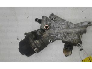 Gebruikte Oliefilterhuis Opel Corsa D Prijs € 65,00 Margeregeling aangeboden door Wessel Parts & Service B.V.
