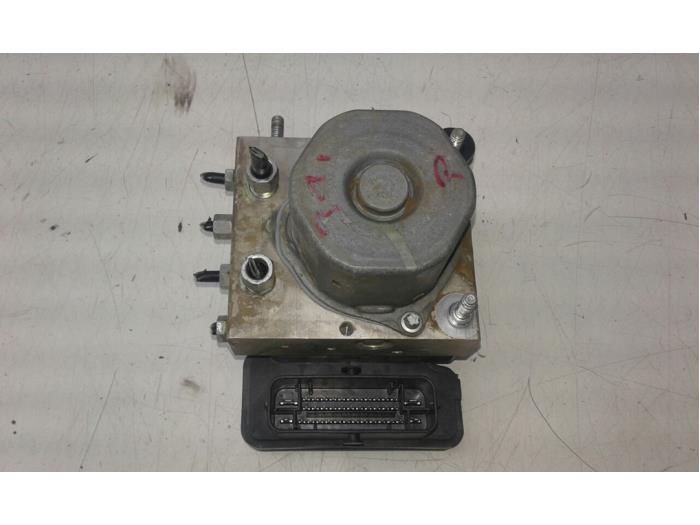 Gebruikte ABS Pomp Nissan Qashqai (J11) 1.3 DIG-T 140 16V Prijs op aanvraag aangeboden door Wessel Parts & Service B.V.