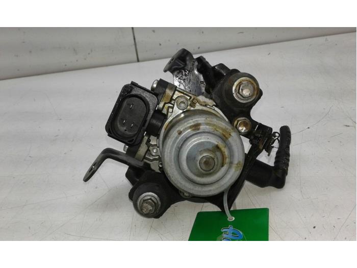 VOLKSWAGEN Golf 7 generation (2012-2024) Autres pièces du compartiment moteur 1K0612181F 14714541