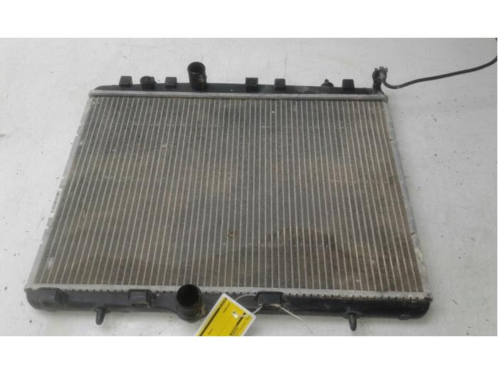 Gebruikte Radiateur Peugeot 2008 (UD/UK/UR/US/UX) 1.2 VTi 12V PureTech 130 Prijs € 131,25 Margeregeling aangeboden door Wessel Parts & Service B.V.