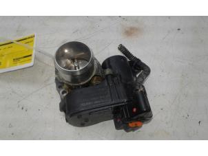 Gebruikte Gasklephuis Peugeot 2008 (UD/UK/UR/US/UX) 1.2 VTi 12V PureTech 130 Prijs € 59,00 Margeregeling aangeboden door Wessel Parts & Service B.V.