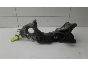 Gebruikte Dynamosteun boven Audi A4 Avant (B8) 2.0 TDI 16V Prijs € 75,00 Margeregeling aangeboden door Wessel Parts & Service B.V.