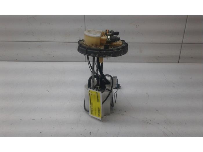 Gebruikte Tank element Pomp Opel Combo Life/Tour 1.5 CDTI 130 Prijs € 103,95 Margeregeling aangeboden door Wessel Parts & Service B.V.