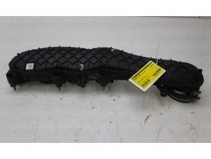 Gebruikte Inlaatspruitstuk Mercedes C Estate (S205) C-63 AMG S,Edition 1 4.0 V8 Biturbo Prijs € 179,00 Margeregeling aangeboden door Wessel Parts & Service B.V.