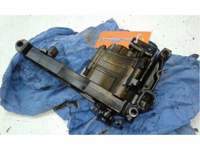 MERCEDES-BENZ CLS-Class C218/X218 (2011-2017) La pompe à huile 6421810801 14721749