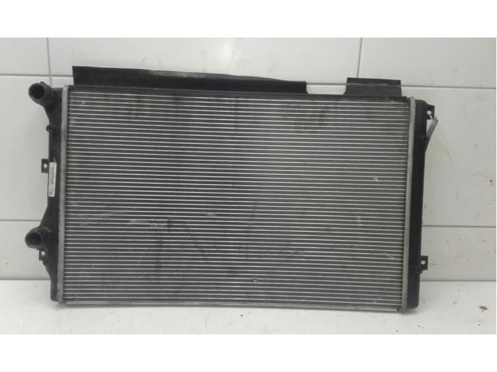 Gebruikte Radiateur Volkswagen Golf Plus (5M1/1KP) 1.4 TSI 160 16V Prijs € 61,95 Margeregeling aangeboden door Wessel Parts & Service B.V.