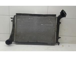 Gebruikte Intercooler Volkswagen Passat Variant (3C5) 2.0 TDI 140 Prijs € 69,00 Margeregeling aangeboden door Wessel Parts & Service B.V.