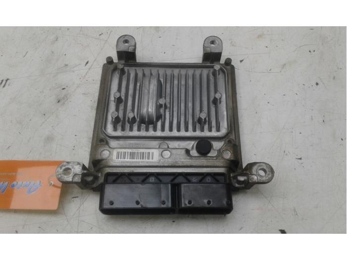 Gebruikte Computer Motormanagement Mercedes C (W205) C-220 2.2 CDI BlueTEC, C-220 d 16V Prijs € 236,25 Margeregeling aangeboden door Wessel Parts & Service B.V.