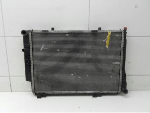 Gebruikte Radiateur Mercedes SLK (R170) 2.0 200 K 16V Prijs € 69,00 Margeregeling aangeboden door Wessel Parts & Service B.V.
