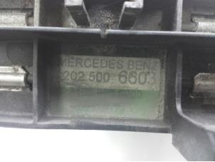Gebruikte Radiateur Mercedes SLK (R170) 2.0 200 16V Prijs € 65,00 Margeregeling aangeboden door Wessel Parts & Service B.V.
